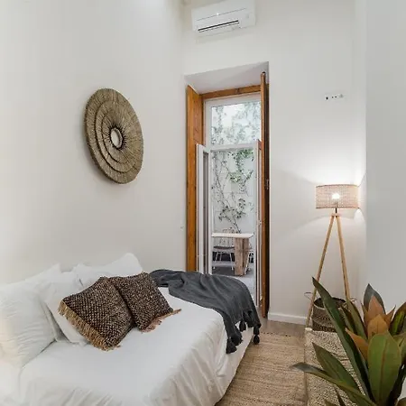 Apartment Casa Boma - Design With Private Vegetal Terrace - Lapa Vii Lisbon