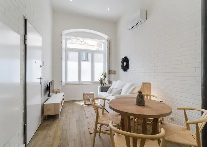 Casa Boma - Design With Private Vegetal Terrace - Lapa Vii 리스본