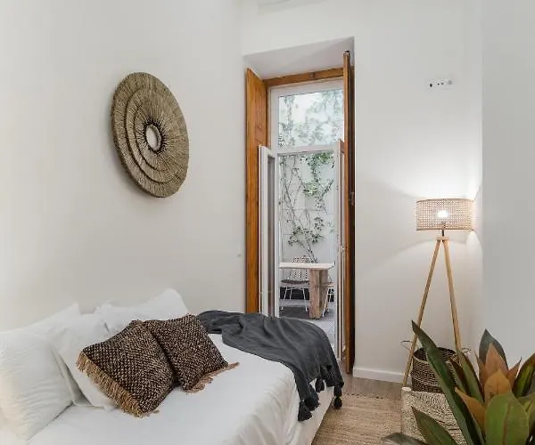 아파트 Casa Boma - Design With Private Vegetal Terrace - Lapa Vii 리스본